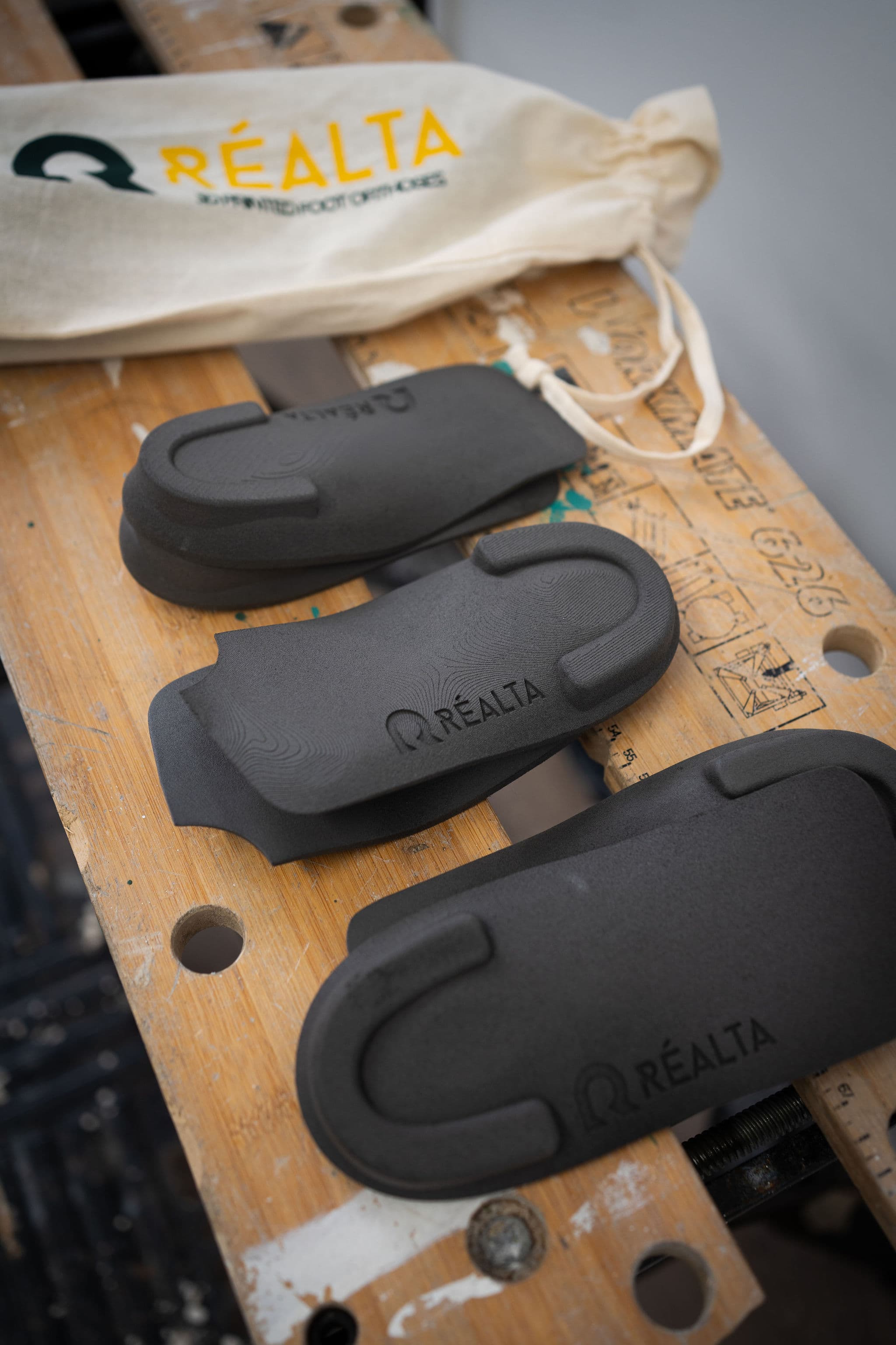 A finished pair of Réalta orthotics with their branded bag